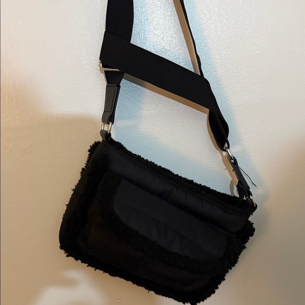 Elegant Black Crossbody Bag with Textured Finish